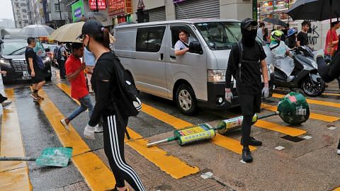Tentera China beri amaran kepada penunjuk perasaan HK TUNJUK PERASAAN DI HONGKONG
