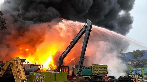 Kebakaran tapak urus sisa industri di Tuas: SCDF ambil masa 6 jam padam api