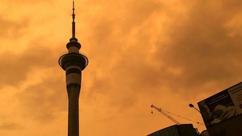 New Zealanders call emergency services over 'scary' skies due to Aussie fires