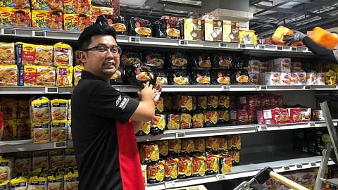 Pemimpin kesatuan pekerja turun padang bantu pulihkan stok di pasar raya