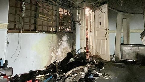 SCDF selamatkan tiga penghuni selepas kebakaran di flat di Sengkang gara-gara PMD