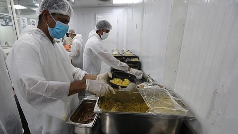 Pekerja asing gaji rendah di Qatar rayu minta makan
