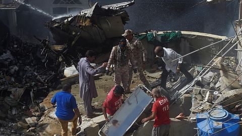 Pesawat Pakistan terhempas, 107 dikhuatiri maut