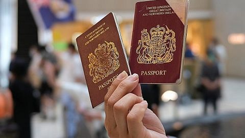 Aturan keselamatan ketat: Kian ramai penduduk HK mohon pasport UK untuk keluar