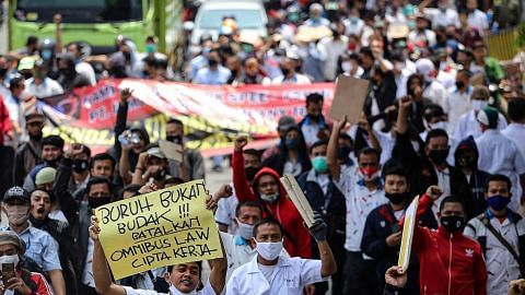 Jokowi diminta tarik balik undang-undang pelaburan baru