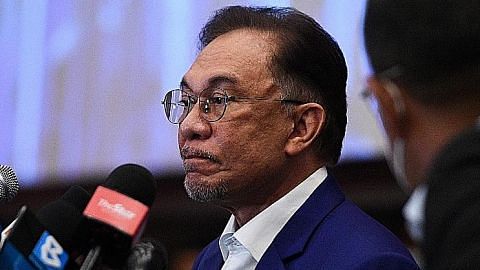 Anwar serah dokumen sokongan majoriti Parlimen, serah keputusan kepada Agong