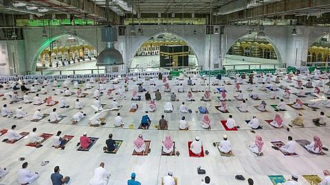 Masjidil Haram dibuka bagi solat lepas 7 bulan