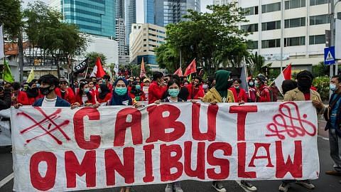 Pelajar terus bantah akta cipta kerja di seluruh Indonesia