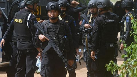 Polis khas Indonesia tahan puluhan suspek pengganasan