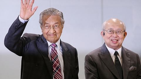 Mahathir yakin kerajaan pimpinan Muhyiddin mungkin tumbang