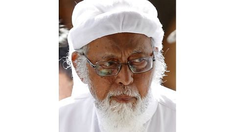 Ulama radikal Indonesia Abu Bakar Bashir dibebas