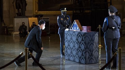 Presiden dan isteri turut beri hormat terakhir kepada pegawai polis terkorban di Capitol