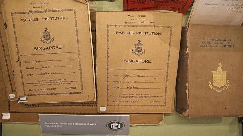 USAHA MEMARTABATKAN TULISAN JAWI Lencana Raffles Institution abadikan tulisan Jawi
