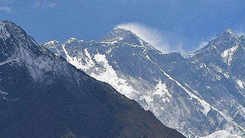 Gunung semegah Everest turut terjejas oleh Covid-19