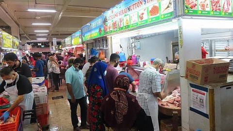 Pasar Geylang Serai rancak walau ada penjual ikan terkait kelompok Covid-19