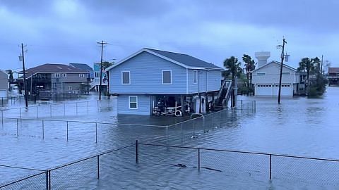 Banjir, elektrik terputus angkara taufan 'Nicholas' pukul Texas, Louisiana