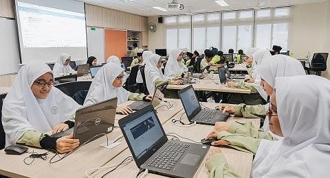 PERANAN MUHAMMADIYAH DI MAI: Walaupun Persatuan Muhammadiyah tidak terlibat dalam operasi harian MAI, ia masih terikat dalam melakar dasar, kurikulum atau program baru yang diterapkan di madrasah demi memastikan kelangsungan pembangunan asatizah sete