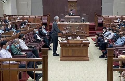 BINA DEMOKRASI: Perdana Menteri Encik Lee Hsien Loong ketika berucap di Parlimen kelmarin menegaskan matlamat demokrasi ialah mewujudkan sebuah sistem politik yang dapat memberikan khidmat yang baik kepada rakyat Singapura buat bertahun-tahun yang ak