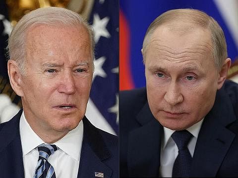 PERCATURAN GENTING: Presiden Amerika Syarikat, Encik Joe Biden (kiri), dan Presiden Russia, Encik Vladimir Putin (kanan), mengatur strategi politik menyentuh isu Ukraine. - Foto AFP