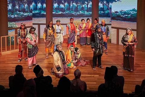 PERSEMBAHAN 'DANG ANUM': Persembahan bangsawan 'Dang Anum' (atas) dipentaskan di Taman Warisan Melayu semasa Pesta Budaya Melayu bulan lalu. Gambar bawah pula menunjukkan pementasan yang penuh emosi dan semangat. Terserlah bakat-bakat pelakon yang be