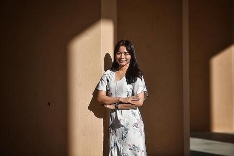 PERJUANG ISU SOSIAL: Cik Suhaila Zainal Shah sedang mengikuti kursus Doktor Falsafah (PhD) dalam bidang kemanusiaan dan sains sosial di Universiti Teknologi dan Reka Bentuk Singapura (SUTD), mengkaji kesukaran yang dihadapi golongan wanita di tengah-