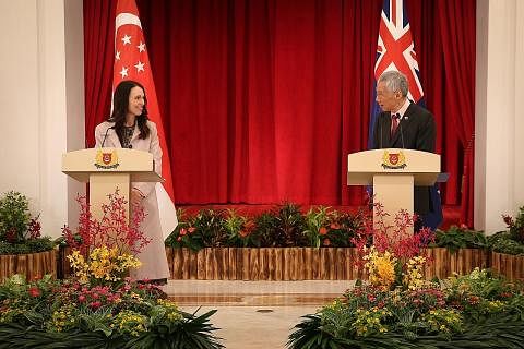 SIDANG MEDIA BERSAMA: Perdana Menteri Lee Hsien Loong dan Perdana Menteri Jacinda Ardern mengadakan sidang media bersama selepas mengadakan pertemuan di Istana semalam. Mereka berkongsi kepada media mengenai pelbagai isu yang dibincangkan semasa pert