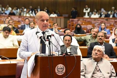 PEMIMPIN YANG DIKENALI CEKAP: Encik Shehbaz membuat ucapan di Parlimen Pakistan di Islamabad pada 11 April lalu selepas dipilih sebagai perdana menteri ke-23 negara itu ekoran pemecatan Encik Imran Khan dalam satu undi tidak percaya. - Foto AFP
