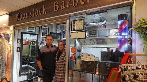 DAHAGA ILMU: Encik Esman yang pernah bertugas selaku pensyarah di Politeknik Singapura selama lapan tahun, beralih menjadi usahawan sama seperti isterinya, selebriti Nura. J (kanan) yang mengendalikan salon Muslimah Pearlista.
