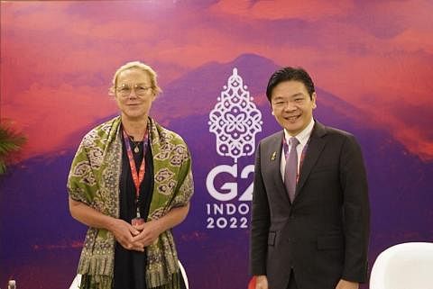 KONGSI PANDANGAN: Timbalan Perdana Menteri dan Menteri Kewangan, Encik Lawrence Wong, bersama Timbalan Perdana Menteri Belanda dan Menteri Kewangan, Cik Sigrid Kaag kelmarin. Cik Kaag antara pemimpin yang ditemui Encik Wong, sepanjang mesyuarat G20 d