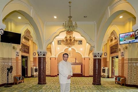 PIKUL TANGGUNGJAWAB: Ustaz Dr Mohamed Ali kini memikul tanggungjawab selaku pengerusi Masjid Khadijah dan bakal menjadi pengerusi bersama RRG. - Foto BH oleh NUR DIYANA TAHA