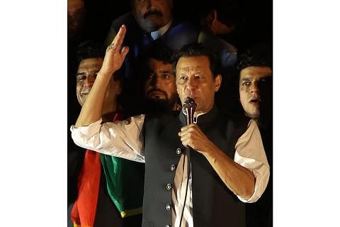 DIDAKWA: Encik Imran Khan, didakwa di bawah akta anti-keganasan Pakistan berhubung kenyataannya di perhimpunan di Islamabad. - Foto EPA-EFE