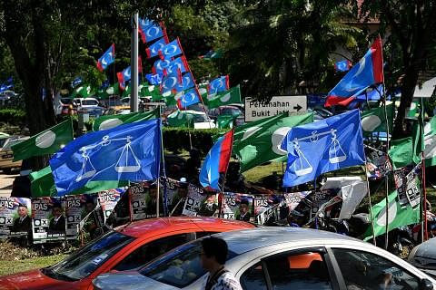 PRU15 MALAYSIA: Gabungan politik di Malaysia telah mengadakan mesyuarat berskala besar baru-baru ini sedang mereka bersiap sedia bagi pilihan raya yang mungkin datang mengejut. - Foto fail