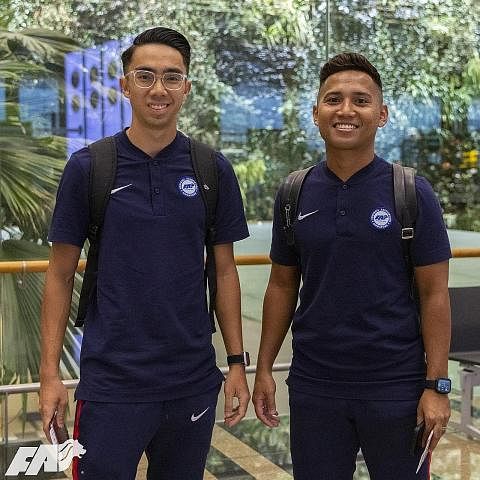 BAKAL JADI 'SINGA': Syed Firdaus (kiri) dan Sahil Suhaimi dipangil untuk beraksi buat Singapura bagi perlawanan persahabatan menentang Vietnam dan India minggu ini. - Foto FAS
