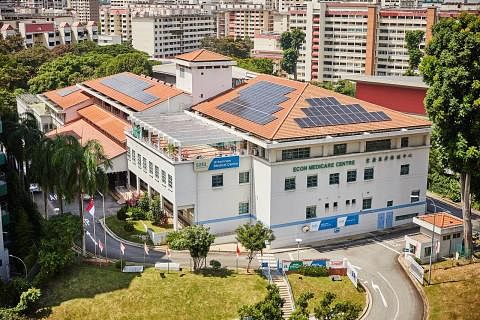 PANEL SOLAR: Grab Singapore dan SembCorp Industries telah memasang 182 panel solar di atas bumbung ibu pejabat Sata CommHealth.