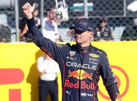 SEMAKIN HAMPIR: Verstappen berpeluang merangkul takhta kejohanan pemandu Formula Satu 2022 di Grand Prix Singapura Ahad depan. - Foto EPA-EFE