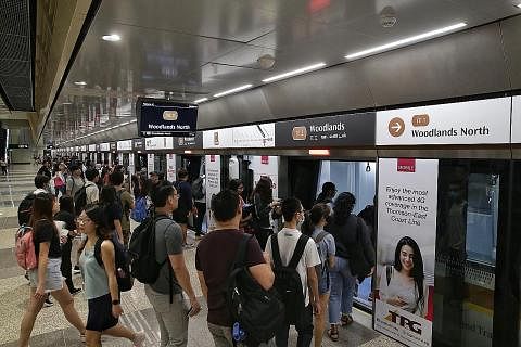 TAMBANG NAIK: Tambang bas dan kereta api di Singapura akan naik sehingga lima sen mulai 26 Disember disebabkan peningkatan harga tenaga. Namun pemerintah akan menawarkan bantuan dalam bentuk 600,000 baucar bernilai $30 setiap satu untuk diagihkan kep