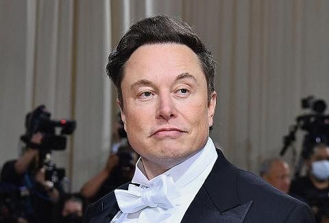 JANGKAAN: Encik Musk berkata beliau mempunyai 'firasat tidak baik' mengenai ekonomi dan Tesla perlu memberhentikan sekitar 10 peratus kakitangannya.