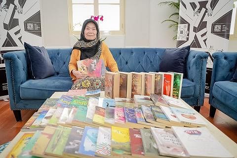 SEMANGAT PERKASA: Cik Rohani Din yang memulakan bidang penulisan pada usia 44 tahun menjadikan kolektif penulis wanita di enam negara Asia Tenggara, Kumpulan Bebas Melata, sebagai ruang saling memberi semangat agar anggota tidak gentar menulis.