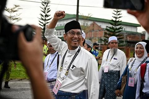 KESTABILAN POLITIK: Datuk Seri Ahmad Faizal Azumu berharap kempen pilihan raya umum kali ini dapat dijalankan dengan penuh beradab dan berhemah demi menjaga kestabilan politik negara. - Foto BH oleh KUA CHEE SIONG