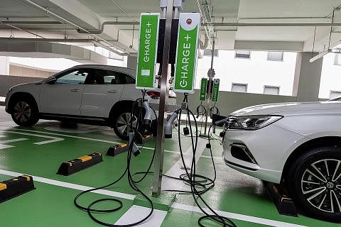 PENGECAS EV: Pemerintah sedang buat perancangan bagi permintaan pengecasan untuk populasi kenderaan ringan yang sebahagian besarnya menggunakan tenaga elektrik. - Foto fail