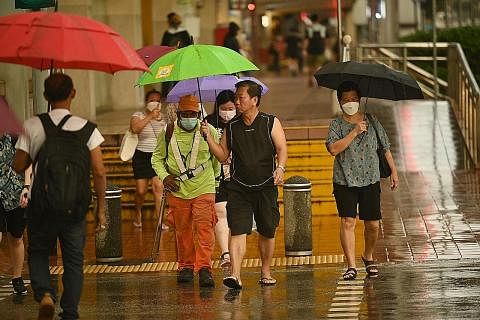 TINGKAT KEUPAYAAN: Dalam usaha mempertingkat keupayaan unjuran iklim dan ramalan cuaca di Singapura dan di rantau ini, satu program penyelidikan baru dilancarkan semalam. - Foto BH oleh DESMOND WEE