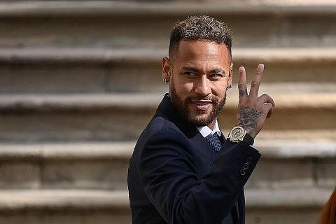 NEYMAR LEGA: Keputusan mahkamah akan berikan sedikit kelegaan kepada Neymar, yang membayangkan beliau mungkin bersara daripada bola sepak antarabangsa selepas Brazil tersingkir daripada Piala Dunia. - Foto AFP