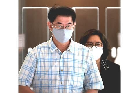 MENGAKU BERSALAH: Bekas pensyarah Politeknik Ngee Ann, Tan Boon Lee, 61 tahun, mengaku bersalah atas dua dakwaan yang dihadapinya. - Foto SHIN MIN