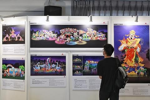 PAMERAN PANEL: Pihak media menyaksikan pameran panel yang menyorot kegiatan khas bagi acara River Hongbao tahun ini semasa satu sidang media di Persekutuan Persatuan-Persatuan Suku Kaum Cina Singapura (SFCCA) semalam. - Foto BH oleh KEVIN LIM