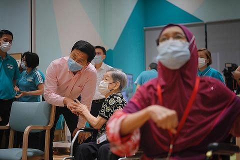JAGA WARGA EMAS: Encik Ong berkata bahawa populasi yang semakin tua mungkin merupakan "isu sosial terbesar" yang dihadapi generasi ini. - Foto BH oleh MARK CHEONG