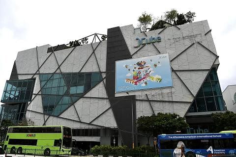 DITUTUP: Pusat beli-belah JCube di Jurong East Central dijadual ditutup pada 10 malam 6 Ogos, dan sebuah projek perumahan 40 tingkat akan dibangunkan di tapaknya. - Foto fail