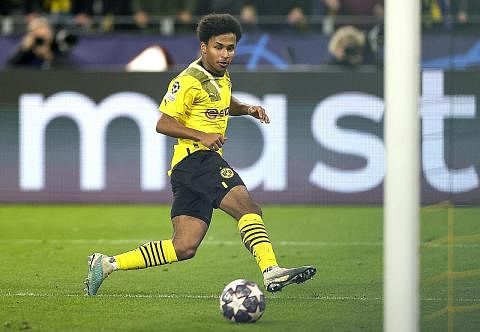 GOL KEMENANGAN: Penyerang Borussia Dortmund, Karim Adeyemi, menjaringkan gol solo hebat yang menewaskan Chelsea. - Foto EPA-EFE