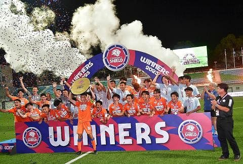 PERMULAAN BAIK: Albirex Niigata menjulang Perisai Masyarakat 2023 selepas mengalahkan Hougang United 3-0 di Stadium Jalan Besar pada Ahad. - Foto ST