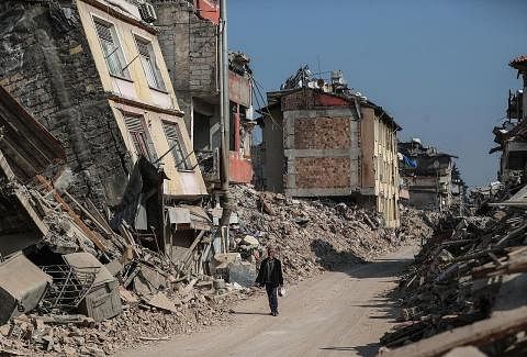 KEROSAKAN BESAR: Bank Dunia menganggarkan kerosakan akibat gempa bumi di Turkey kira-kira $45.61 bilion, belum mengambil kira kos pembinaan semula yang "berpotensi dua kali lebih besar". - Foto-foto EPA-EFE