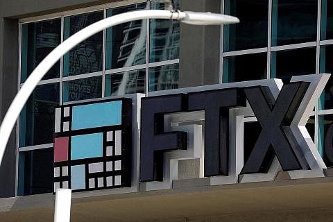 JATUH MUFLIS: Logo syarikat kripto FTX di pintu masuk Arena FTX di Miami, Florida, Amerika. Ia dikatakan sebagai salah satu pertukaran kripto terbesar di dunia, namun jatuh muflis pada November 2022 dengan hutang AS$3.1 bilion. - Foto fail